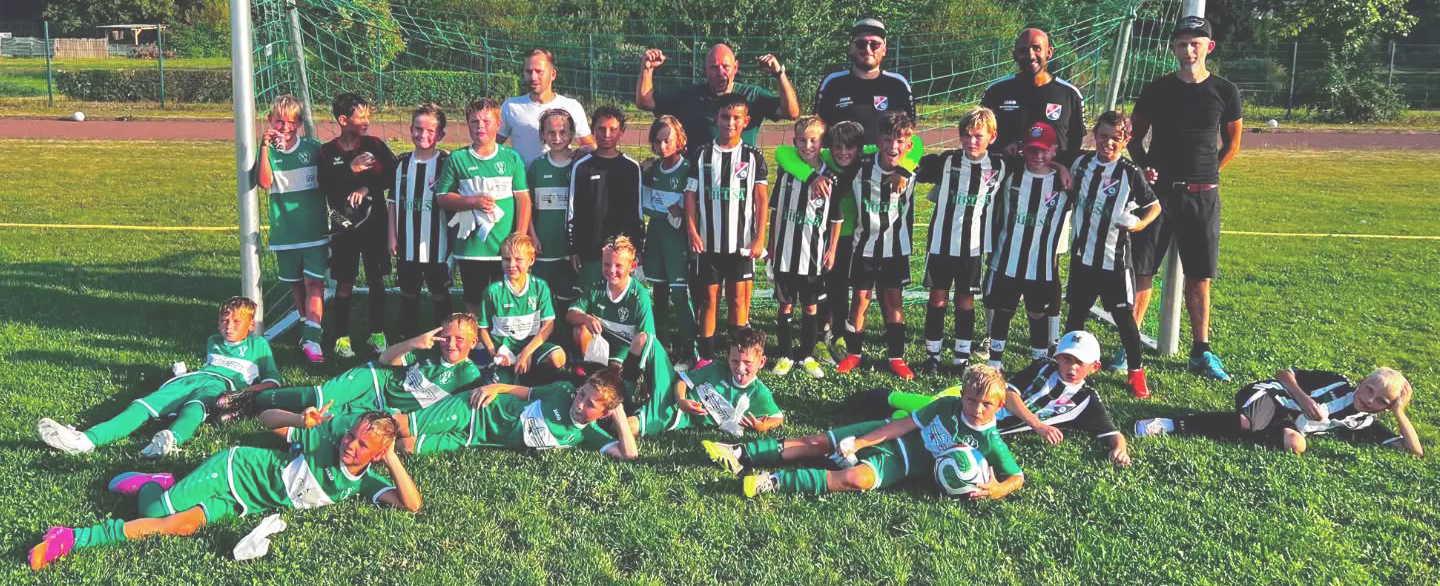 Training der E Jugend mit dem SVR banner